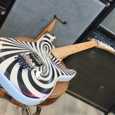 Kramer The 84 Custom Graphics 2021 - The Illusionist 3D Black / White Swirl image 22