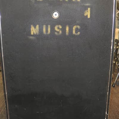 Traynor YT-15 2-Way Bass Cabinet  Black Tolex image 2