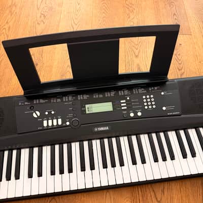 Yamaha EZ220 Lighted Key Portable Digital Piano 2012 - Present - Black image 7