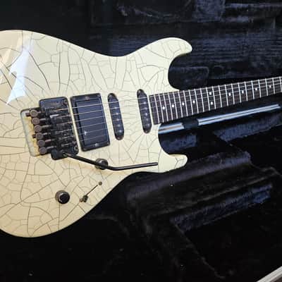 Charvel 375 Deluxe with Rosewood Fretboard 1989 - 1991 - Desert Crackle image 2