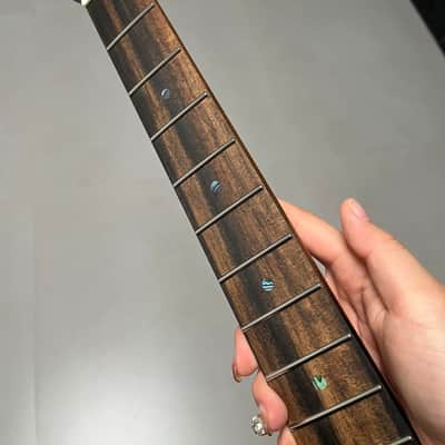 Striped Ebony Fretboard 22frets 5a Roasted flame Maple guitar neck Radius 12inch Round stainless steel 22 frets Roasted flame Maple guitar neck Striped Ebony fingerboard 25.5inch hole 10mm Radius: 12 inches image 1