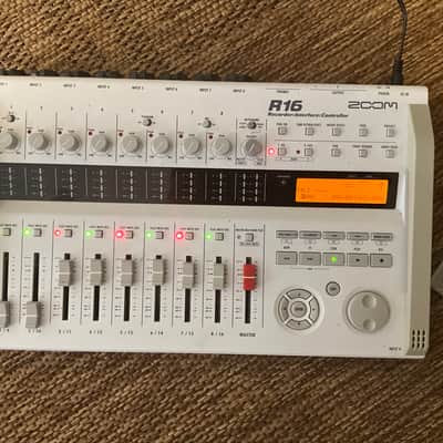 Zoom R16 USB Audio Interface / Digital Multitrack Recorder / Control Surface 2010s - White Bild 3