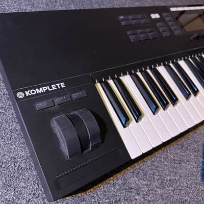 Native Instruments Komplete Kontrol S61 Mk2 2010s - Black image 3
