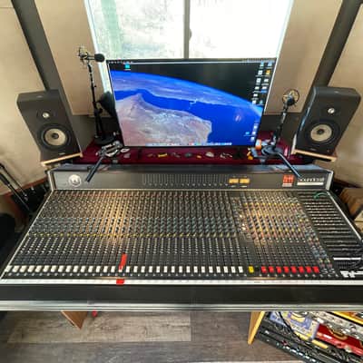 Soundcraft 600 series Modified Recording Desk  32 x 8 full patchbay image 2