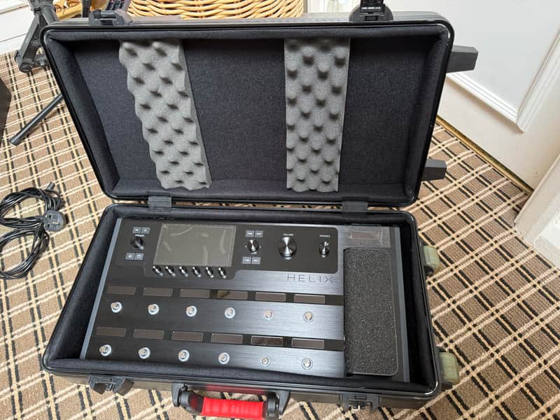 Line 6 Helix Floor Amp & FX Modelling Pedal image 1