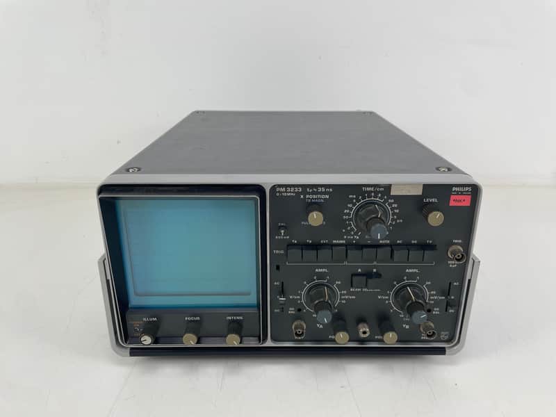 Philips - PM3233 - Oscilioscope - For Parts/As-Is (Powers Up) image 1