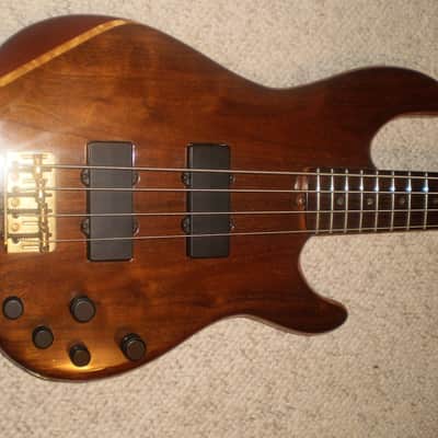 Fender American Deluxe Zone Bass 2002 - Walnut image 5