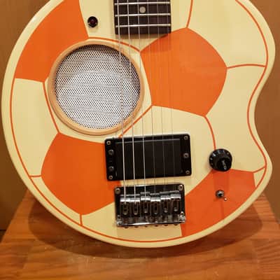 Aria Pro II GOAL III SCG-200 アンプ内蔵ギター Aria ProⅡ】GOALⅢ SCG-200アンプ内蔵ギターサッカーボール型 - メルカリ