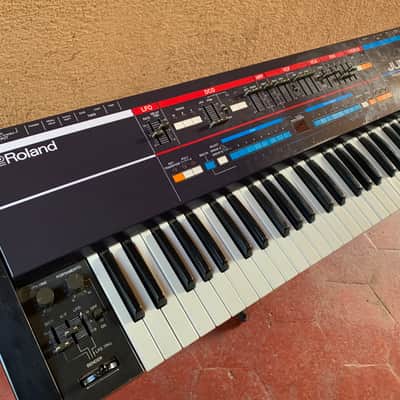 Roland Juno-106 61-Key Programmable Polyphonic Synthesizer