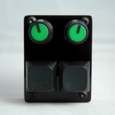 useMidi madMidiMini 2025 with 2 Note Buttons 2 Potentiometers and LEDs image 1