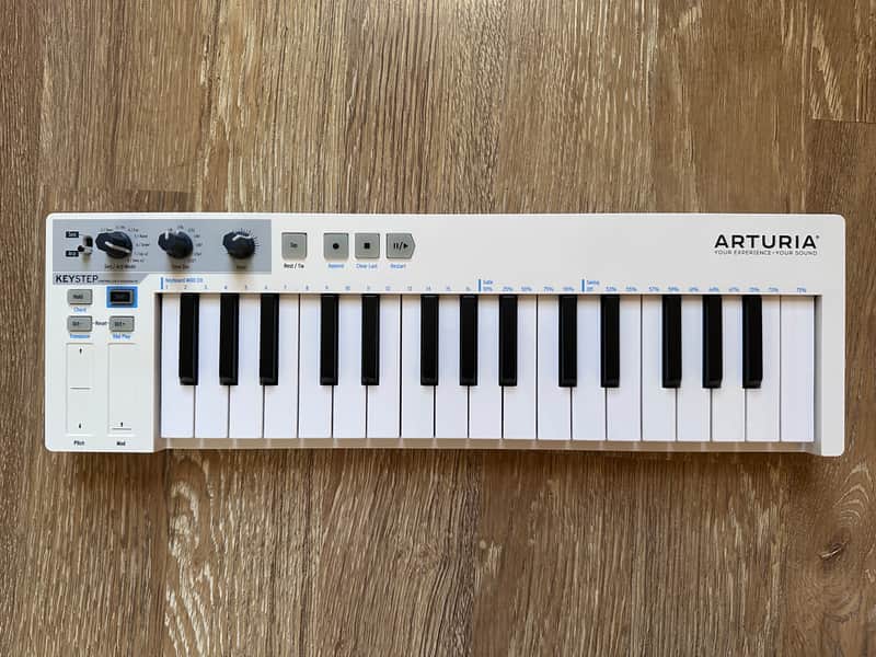 Arturia KeyStep 32-Key MIDI Controller 2017 - Present White image 1