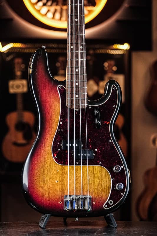 1970 Fender Precision sunburst - Very Good