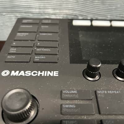 Native Instruments Maschine MKIII 2020swith decksaver- Black image 20