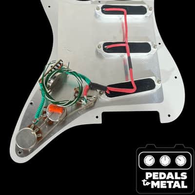 Fender Loaded Pickguard Gold Lace Sensors X16434 image 4