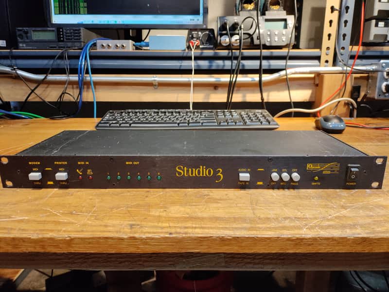 Opcode Systems Studio 3 black image 1