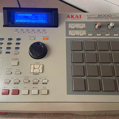 Akai MPC2000XL MIDI Production Center 2000 - 2005 Grey image 1