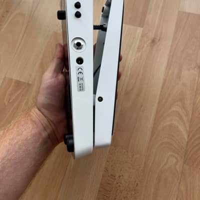 Dunlop 105Q Cry Baby Bass Wah 1999 - Present - White image 2