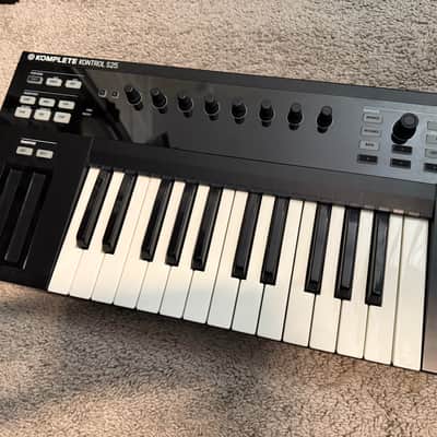 Native Instruments Komplete Kontrol S25 w/Box image 2