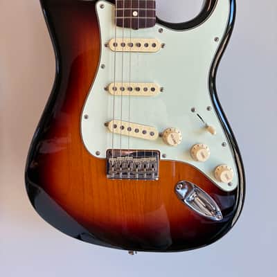 Fender Robert Cray Artist Series Signature Stratocaster 2003 - Present - 3-Color Sunburst image 1