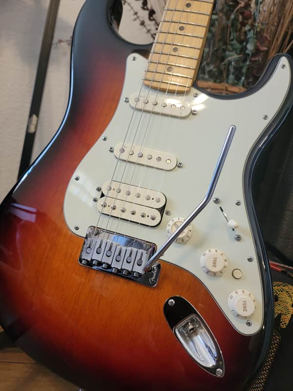 Fender Stratocaster Deluxe 2011 - Sunburst image 1