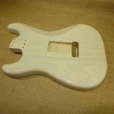 Body Ash White Blonde 4lbs, 1998 Fender American Deluxe  Stratocaster image 7
