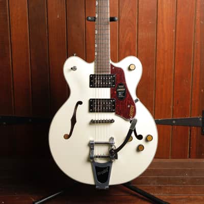 Gretsch G2622T Streamliner™ Center Block Double-Cut with Bigsby Vintage White image 2