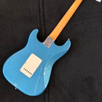 Fender Vintera II '60s Stratocaster with Rosewood Fretboard  Lake Placid Blue  # MX23053329  7 lbs. 13.1 oz image 2