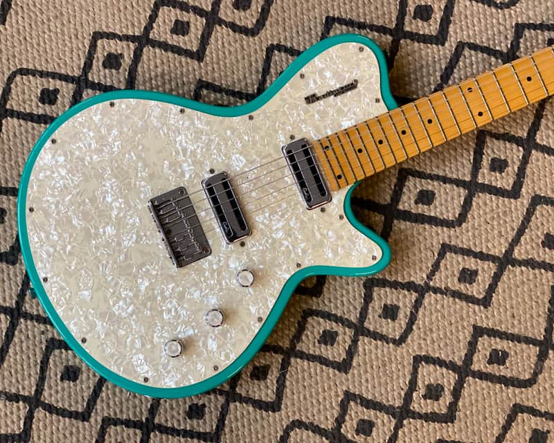 Godin Radiator Cool Sound | Reverb