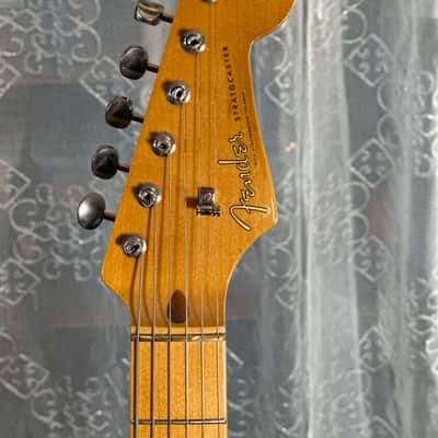 Fender FSR Traditional 50s Stratocaster 2018 - Lake Placid Blue / Ice Blue Metallic Competition Stripe image 2