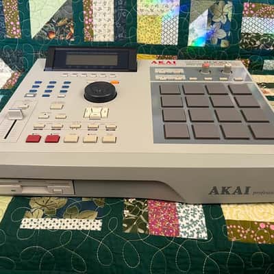 Akai MPC 2000XL Bundle, 32mb upgrade, 8 output expansion, Zip drive, Extra Disks image 9