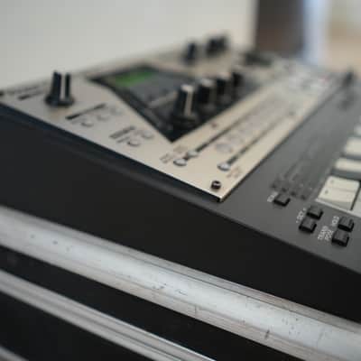 Roland MC-307 - REFURBISHED (+flightcase, new cables) image 4
