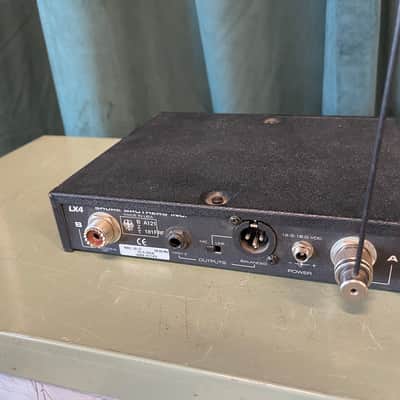 Shure LX4 Wireless receiver image 3