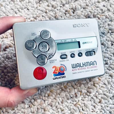 SONY WM-GX674 Walkman Cassette Player, Near Mint Silver ! Working ! image 2