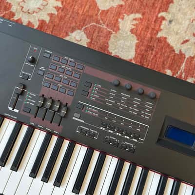 YAMAHA S90 XS 88-Key Synthesizer Stage Piano image 4