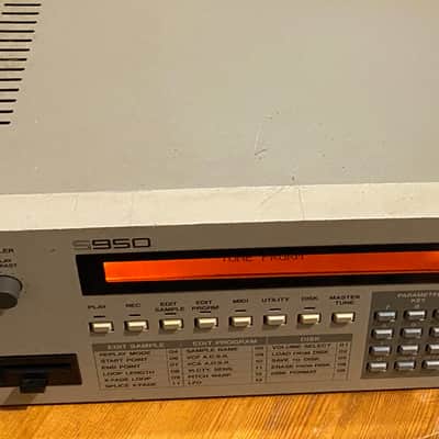 Akai S-950 Sampler image 2