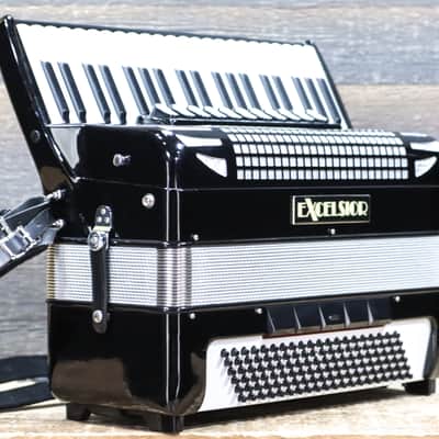 Excelsior Model 1320E 120-Bass 41-Key 11-Treble Switch Piano Accordion w/Case image 3