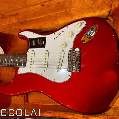 FENDER American Vintage II 1965 Stratocaster, Round-Lam Rosewood Fingerboard, Candy Apple Red image 4