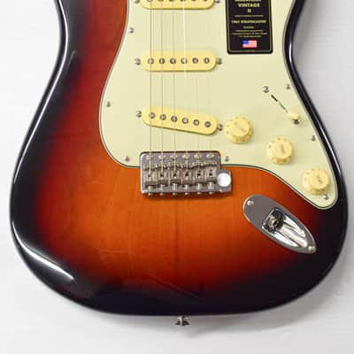 Fender American Vintage II '61 Stratocaster - 3-Color Sunburst image 3