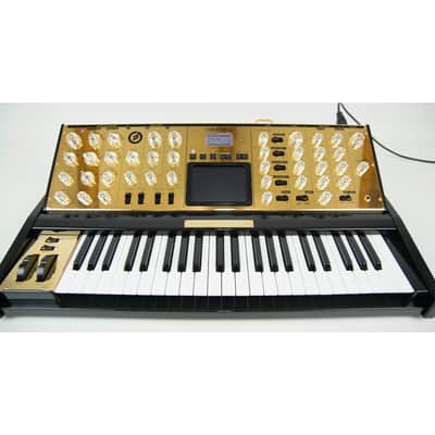 Moog Minimoog Voyager Gold LTD image 4