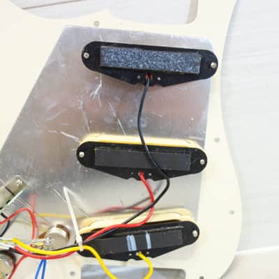 Uknown S-Type Loaded Pickguard w/ Single Coil Pickups – Fully Wired Strat Assembly - White image 4
