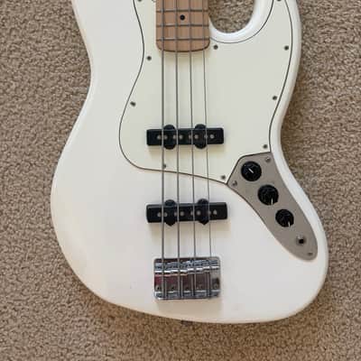 Squier Affinity Jazz Bass 2019 - Present - Olympic White image 3