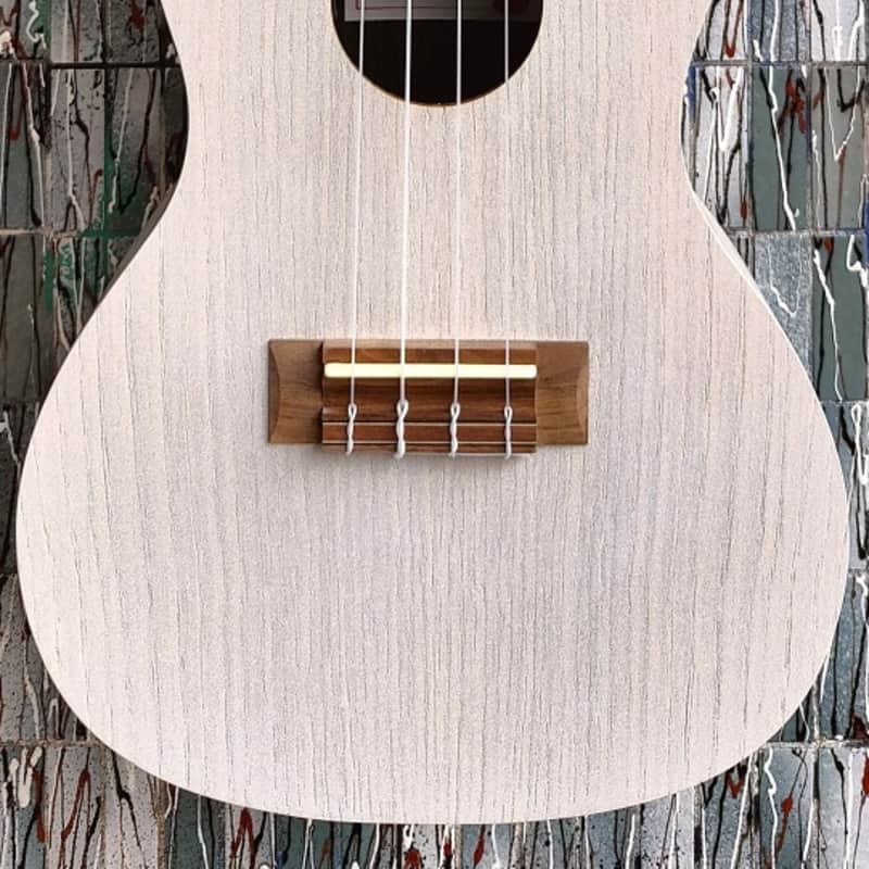 Baton Rouge VX2 Electro-Acoustic Concert Ukulele, Snow White W…