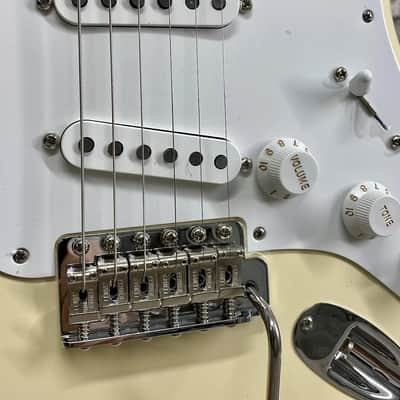 Fender #0139202305 Jimmie Vaughan Tex-Mex Strat, Olympic White, Maple Fingerboard, with Deluxe Gig Bag image 3