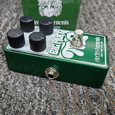 Electro-Harmonix Bass Big Muff Pi 2 Dual Op-Amp Fuzz 2026 - Green / White image 3
