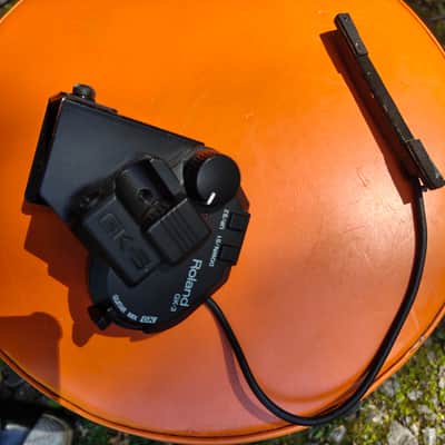 Roland GR-09 guitar synth + GK-3 divided pickup image 10