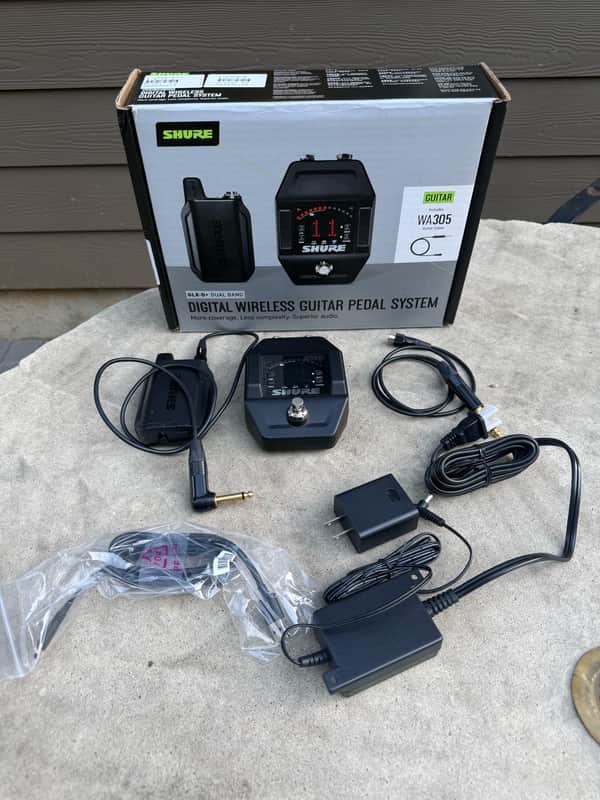 Shure GLXD16+ Digital Wireless Guitar Pedal System image 1