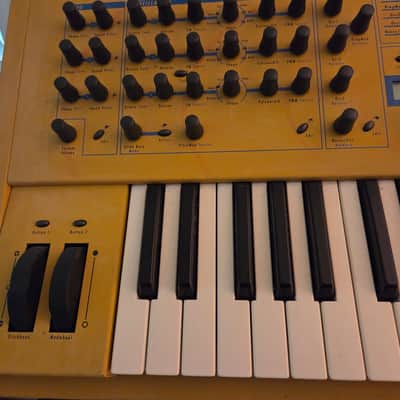 Waldorf Q 61-Key Synthesizer 1999 - 2011 - Yellow image 8