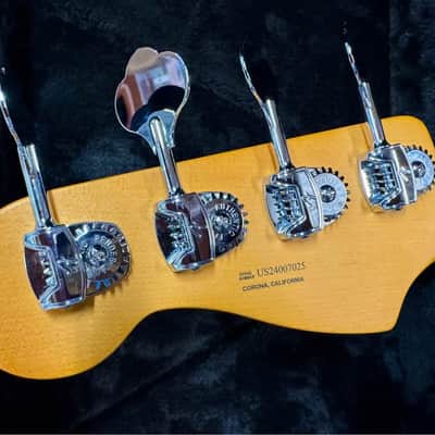 Fender American Ultra II Precision Bass with Maple Fretboard 2024 - Present - Ultraburst image 9