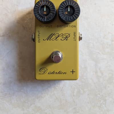 MXR CSP104 '73 Vintage Script Distortion+ | Reverb España