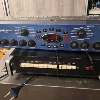 Immagine Behringer V-AMP Pro Rackmount Amp Modeler and Multi-Effect 2000s - Blue - 2